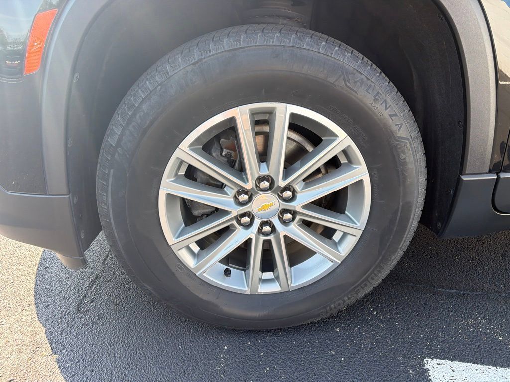 Used 2023 Chevrolet Traverse LT FWD image 10