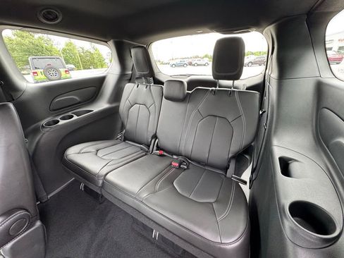 New 2026 Chrysler Pacifica Select image 13
