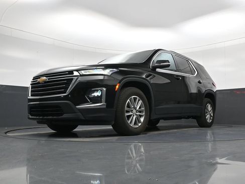 Used 2023 Chevrolet Traverse LT FWD image 19