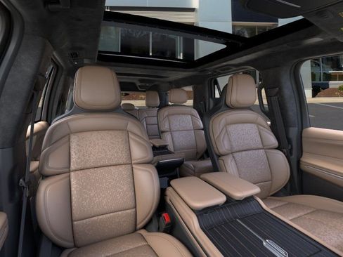 New 2026 Lincoln Navigator L Black Label AWD/4WD image 10