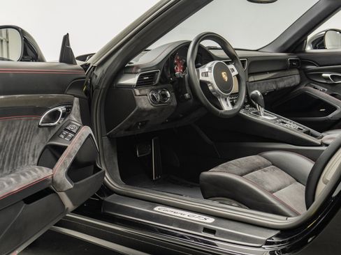 Used 2016 Porsche 911 Cabriolet image 23