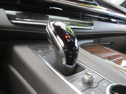 Certified 2024 Cadillac Escalade Sport Platinum w/ LPO, ONYX Package image 30