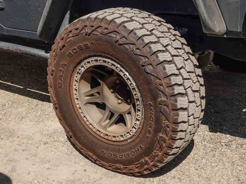 Certified 2017 Jeep Wrangler Unlimited Rubicon w/ Connectivity Group image 15