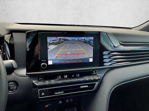 Used 2025 Toyota Camry SE FWD image 18