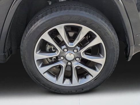 Used 2017 Jeep Grand Cherokee Overland w/ Jeep Active Safety Group image 9