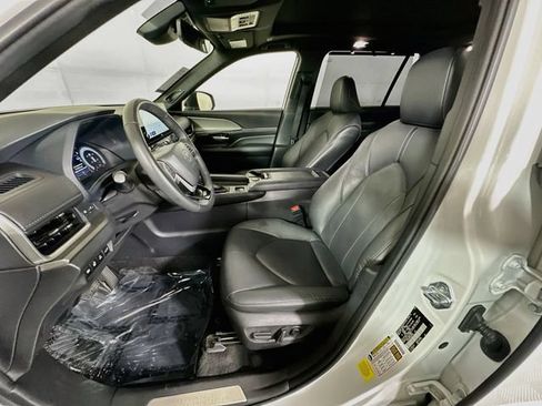 Used 2025 Toyota Grand Highlander AWD Hybrid image 13
