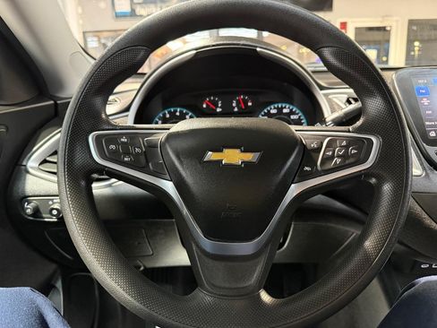 Used 2022 Chevrolet Malibu LT FWD image 9