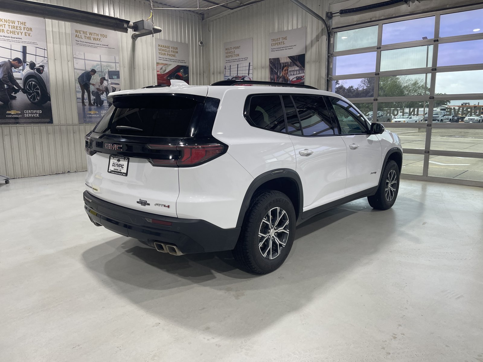 Used 2024 GMC Acadia AT4 w/ Luxury Package AWD/4WD image 7