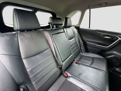 Used 2021 Toyota RAV4 Limited image 31