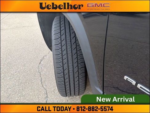 Used 2023 GMC Acadia SLT w/ Preferred Package image 21