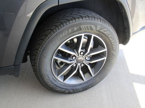 Used 2020 Jeep Grand Cherokee Laredo w/ Quick Order Package 2BN North AWD/4WD image 38