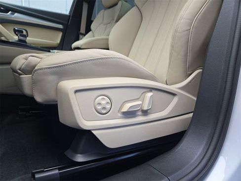 Certified 2025 Audi Q5 2.0T Premium image 4