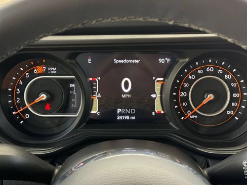 Used 2025 Jeep Wrangler Unlimited Sahara AWD/4WD image 40