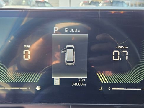 Used 2025 Kia Carnival FWD image 32