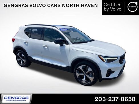 Certified 2025 Volvo XC40 B5 Plus AWD/4WD image 1