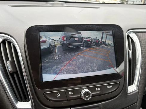 Used 2017 Chevrolet Malibu LT FWD image 20