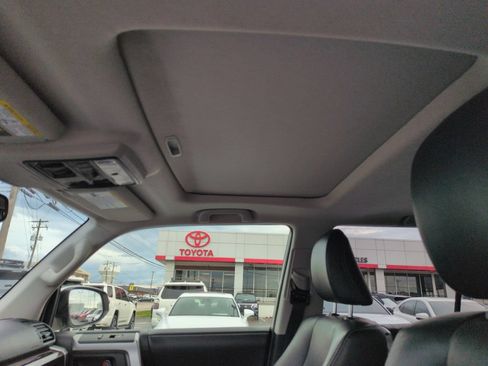 Used 2018 Toyota 4Runner Limited AWD/4WD image 21