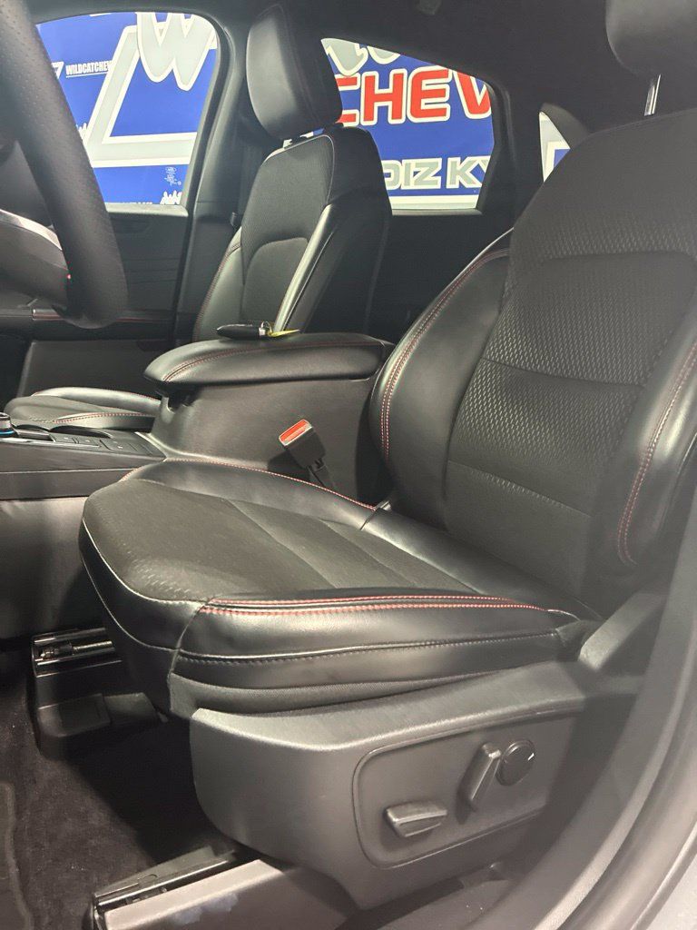 Used 2025 Ford Escape ST-Line FWD image 13