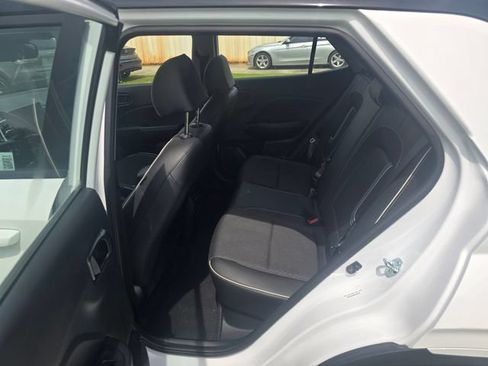 Used 2025 Hyundai Venue Limited FWD image 25