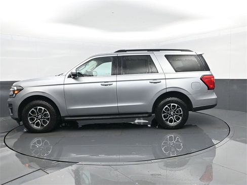 Used 2024 Ford Expedition XLT image 5