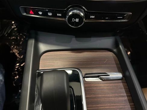 Used 2023 Volvo V60 B5 Cross Country Plus image 18