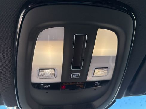 Certified 2023 Volvo XC60 B5 Plus w/ Climate Package image 23