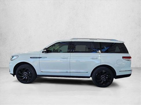 Used 2024 Lincoln Navigator Reserve AWD/4WD image 9