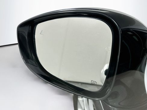 Used 2024 Chrysler Pacifica Touring-L FWD image 16