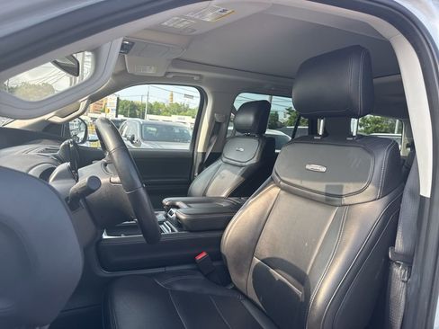 Used 2025 Ford Expedition Platinum AWD/4WD image 13