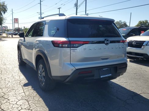 Used 2024 Nissan Pathfinder SV image 5
