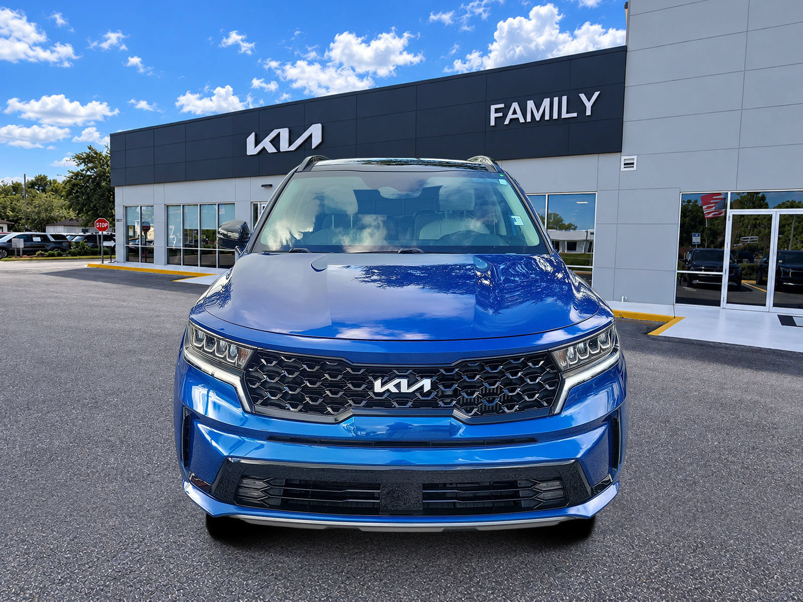 Used 2022 Kia Sorento EX w/ Panoramic Sunroof Package FWD image 2