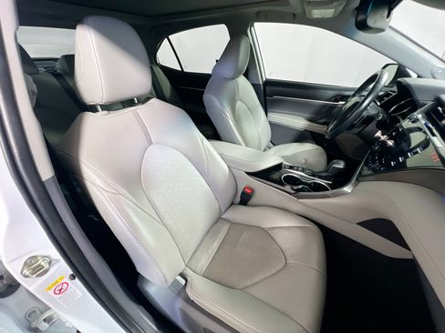 Used 2019 Toyota Camry XSE w/ Navigation Package FWD image 31