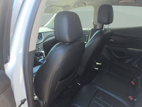 Used 2022 Buick Encore Preferred FWD image 24
