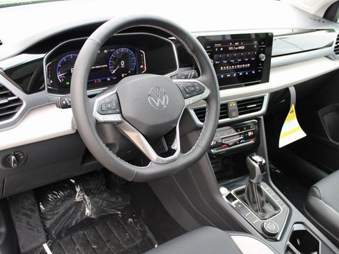 New 2026 Volkswagen Taos SEL AWD/4WD image 8