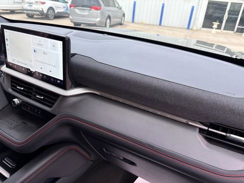 Used 2025 Ford Explorer ST-Line w/ Premium Package image 39