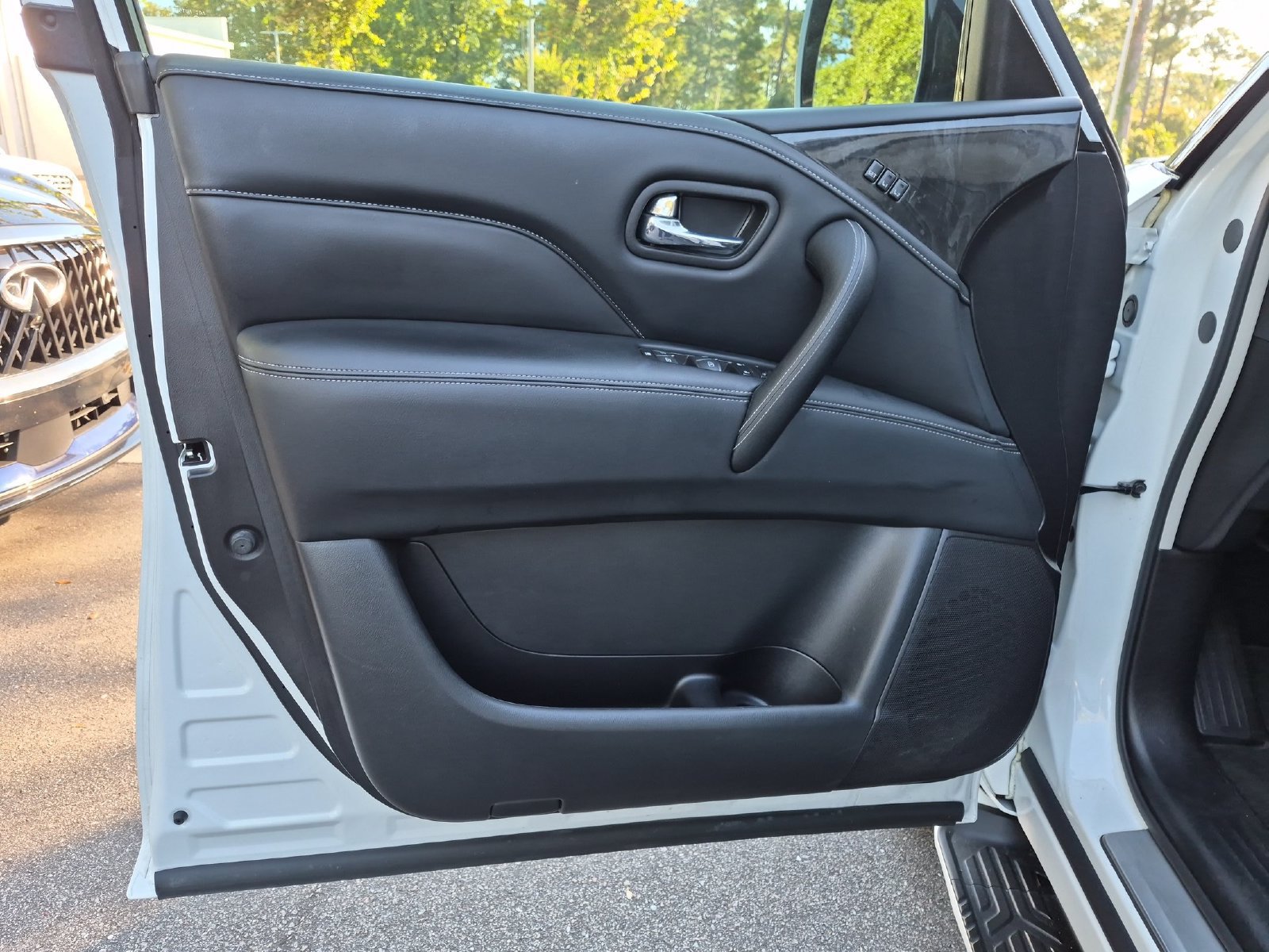 Used 2023 INFINITI QX80 Luxe w/ Cargo Package RWD image 12