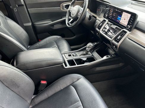 Used 2023 Kia Sorento EX w/ Panoramic Sunroof Package image 18