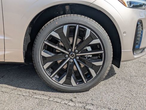 New 2026 Volvo XC60 B5 Ultra w/ Protection Package Premier AWD/4WD image 12
