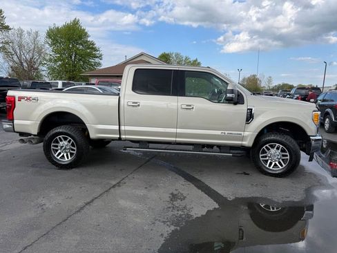 Used 2017 Ford F250 Lariat w/ Lariat Value Package AWD/4WD image 6
