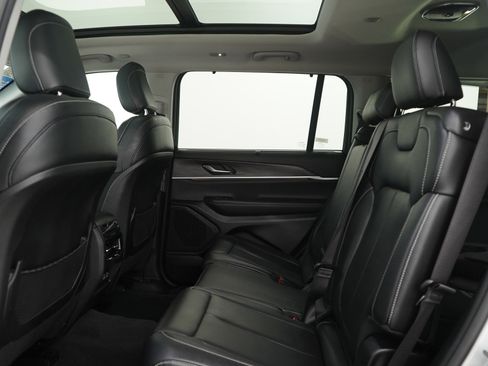 Used 2023 Jeep Grand Cherokee L Limited w/ Luxury Tech Group II image 19