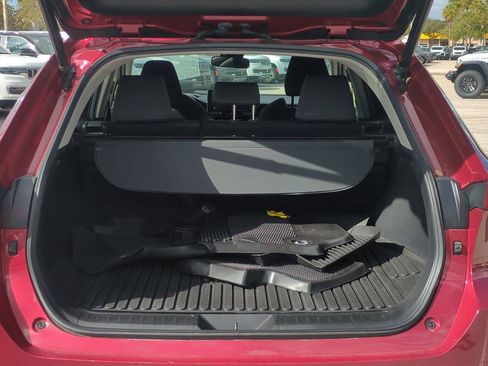 Used 2022 Toyota Venza LE image 14