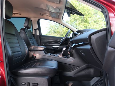 Used 2019 Ford Escape Titanium FWD image 25