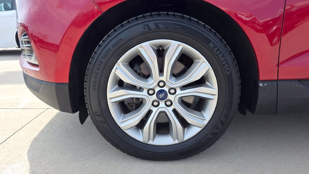 Used 2020 Ford Edge Titanium AWD/4WD image 10