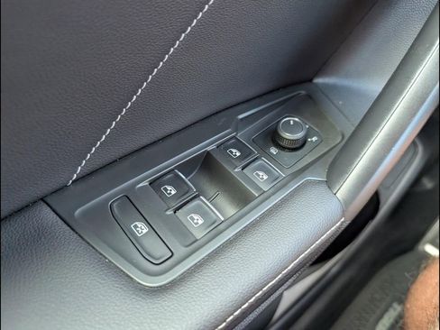 Certified 2024 Volkswagen Tiguan SE R-Line image 11