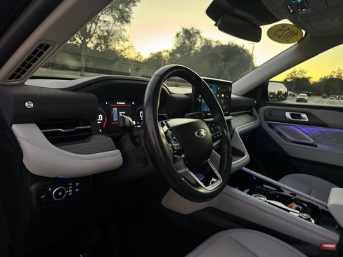 Used 2025 Ford Explorer Platinum w/ Ultimate Package image 35