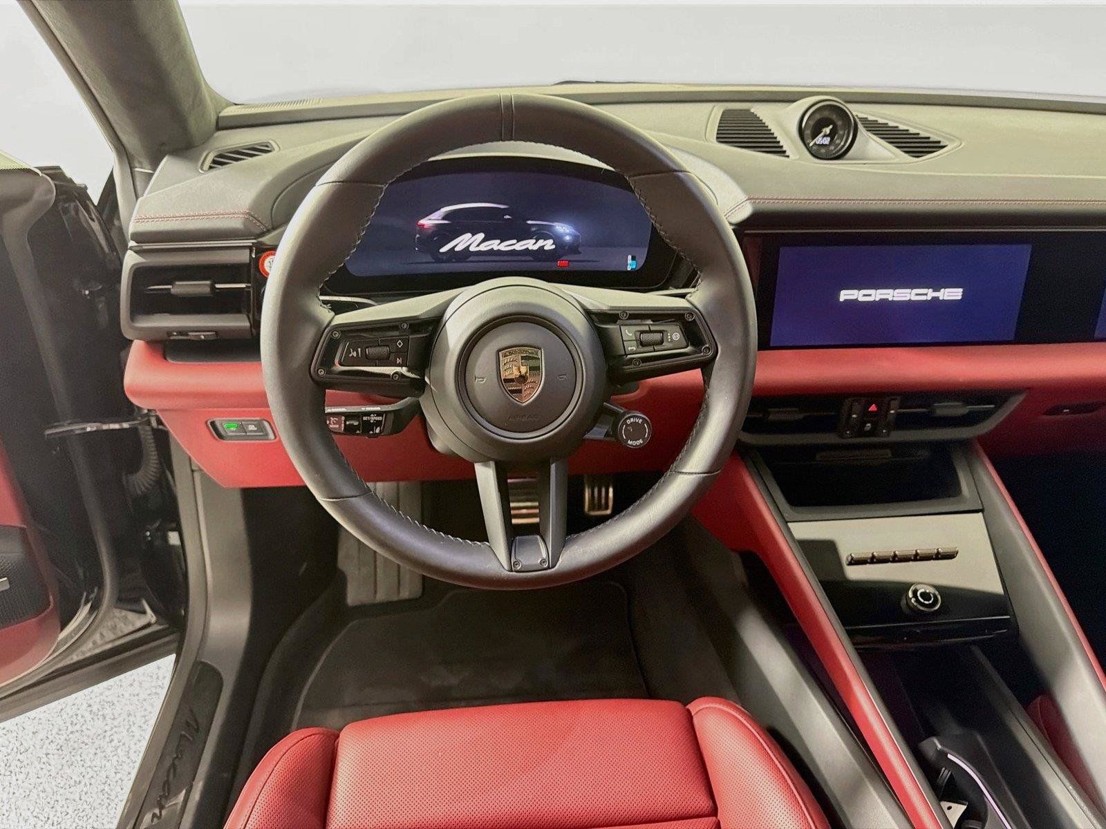Certified 2025 Porsche Macan Turbo Electric AWD/4WD image 18