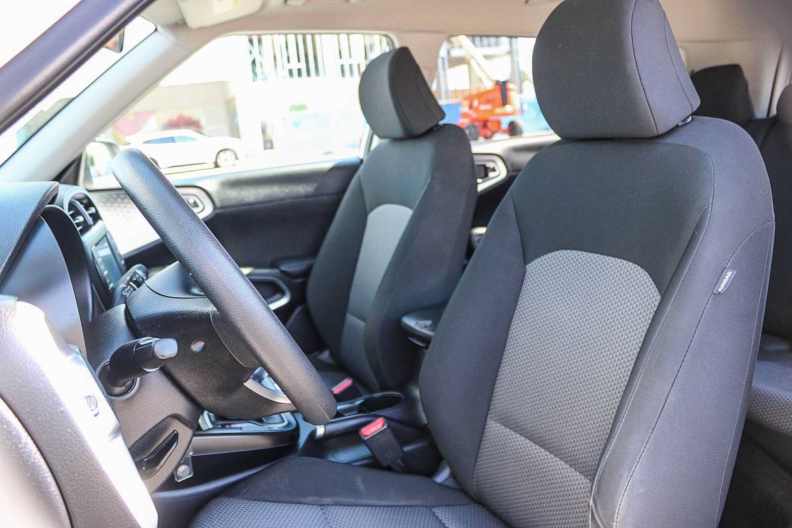 Used 2021 Kia Soul LX FWD image 17