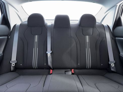 New 2026 Hyundai Elantra Hybrid FWD image 16