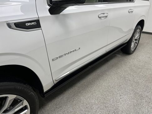 Used 2023 GMC Yukon XL Denali image 12