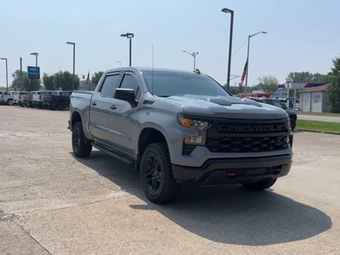 Used 2024 Chevrolet Silverado 1500 Custom Trail Boss w/ LPO, Dark Essentials Package AWD/4WD image 3
